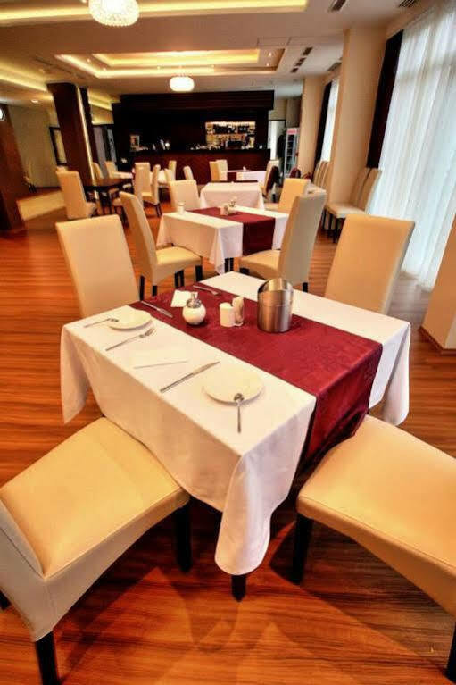 Hotel Aurora 미슈콜츠 외부 사진